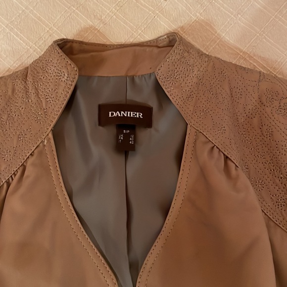 Tan Leather Jacket size small - Picture 3 of 8